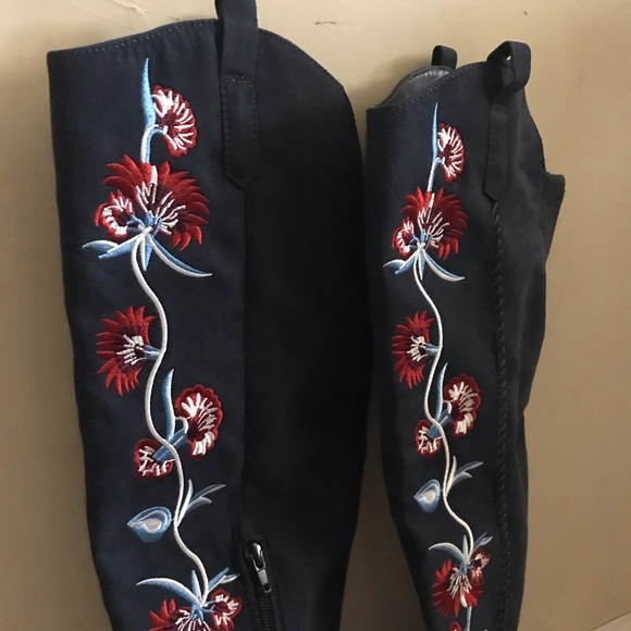 Carlos Santana Embroidered Boots - Picture 2 of 7